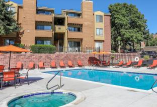 Silver Reef Apartments in Lakewood, CO